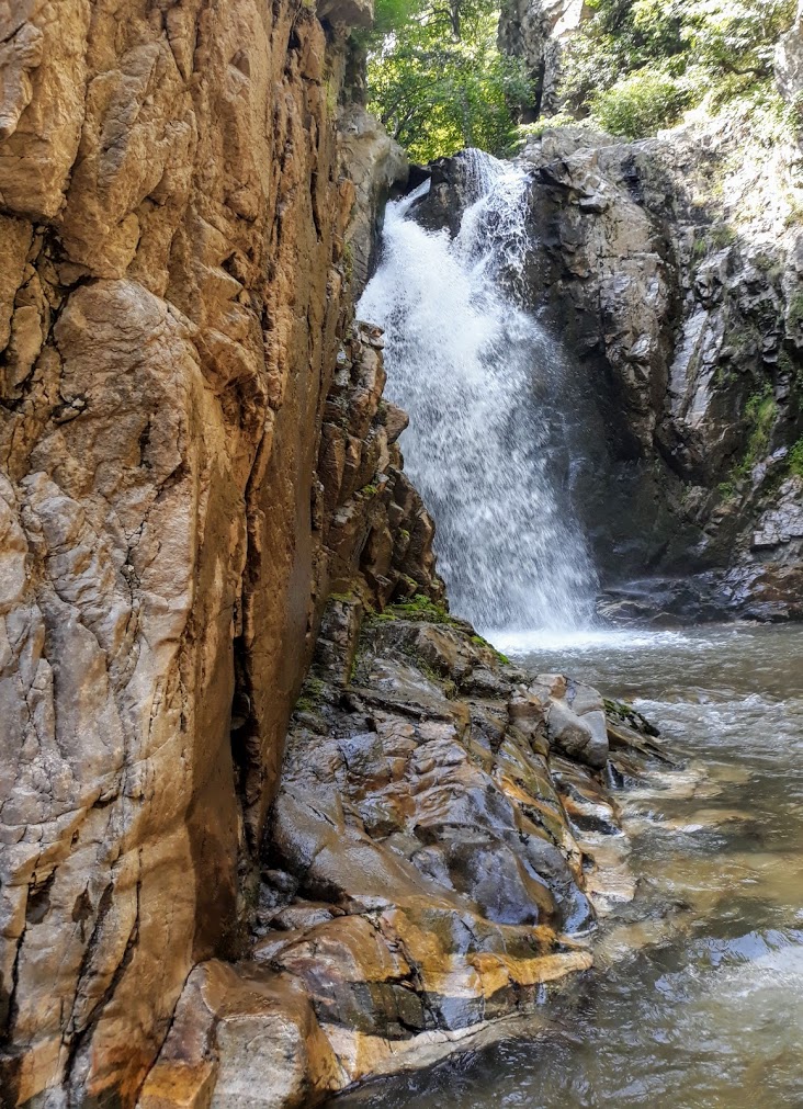 Водопадът